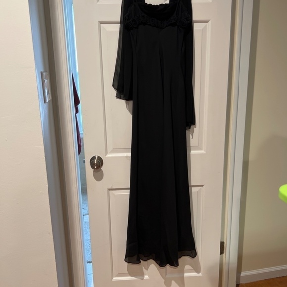 Retro 00s black gown - Picture 2 of 6